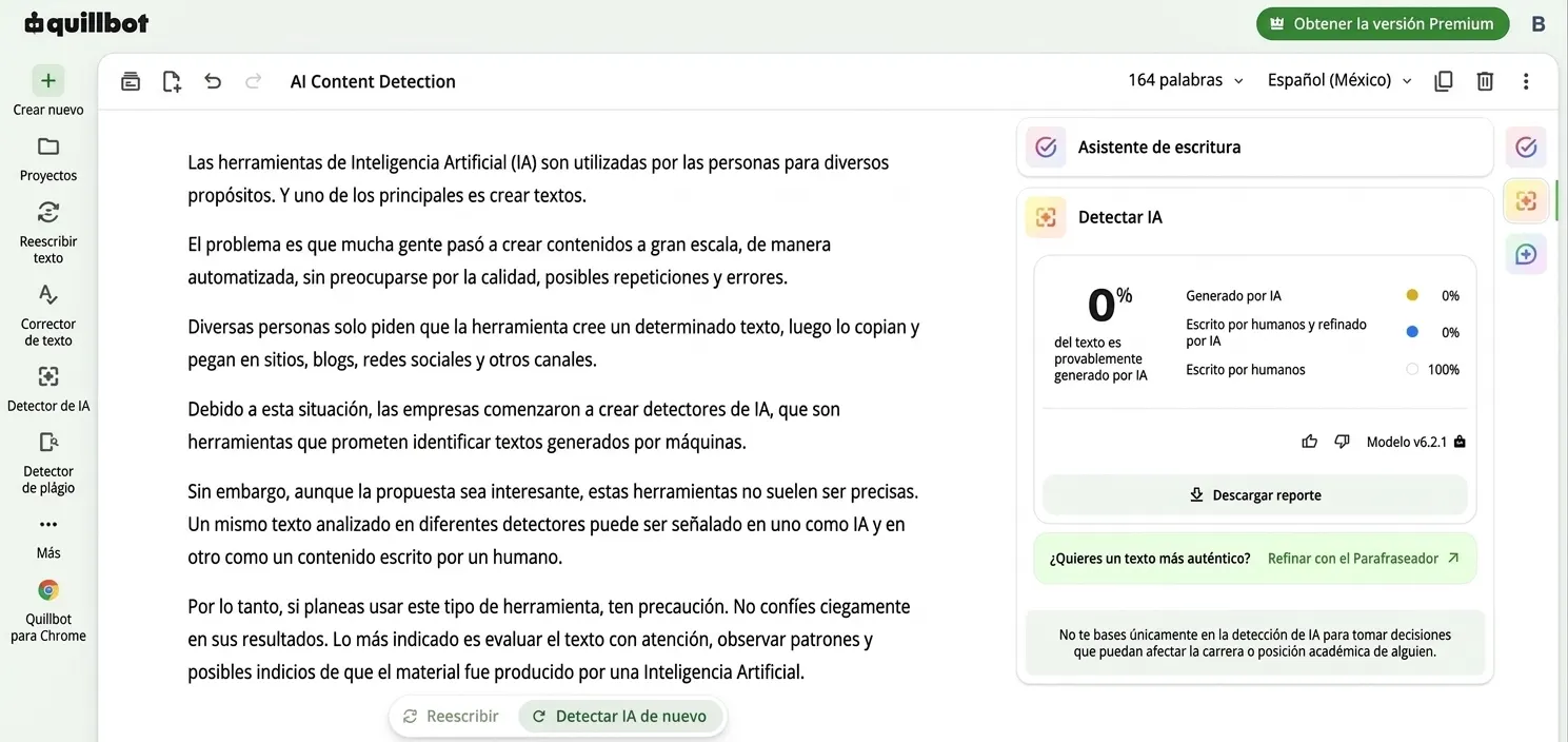 Captura de pantalla del sitio web de QuillBot con herramientas de detección de IA y asistente de escritura, que muestra informes y porcentajes de texto generado por IA.
