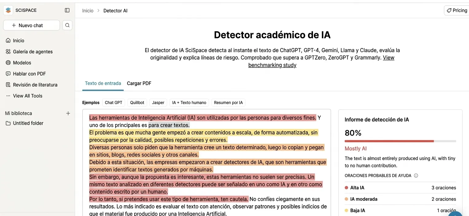 Pantalla del sitio web de SciSpace que muestra el "Detector académico de IA", con un área para ingresar texto y un informe de detección de IA que incluye porcentajes y categorías como "IA alta", "IA media" e "IA baja".